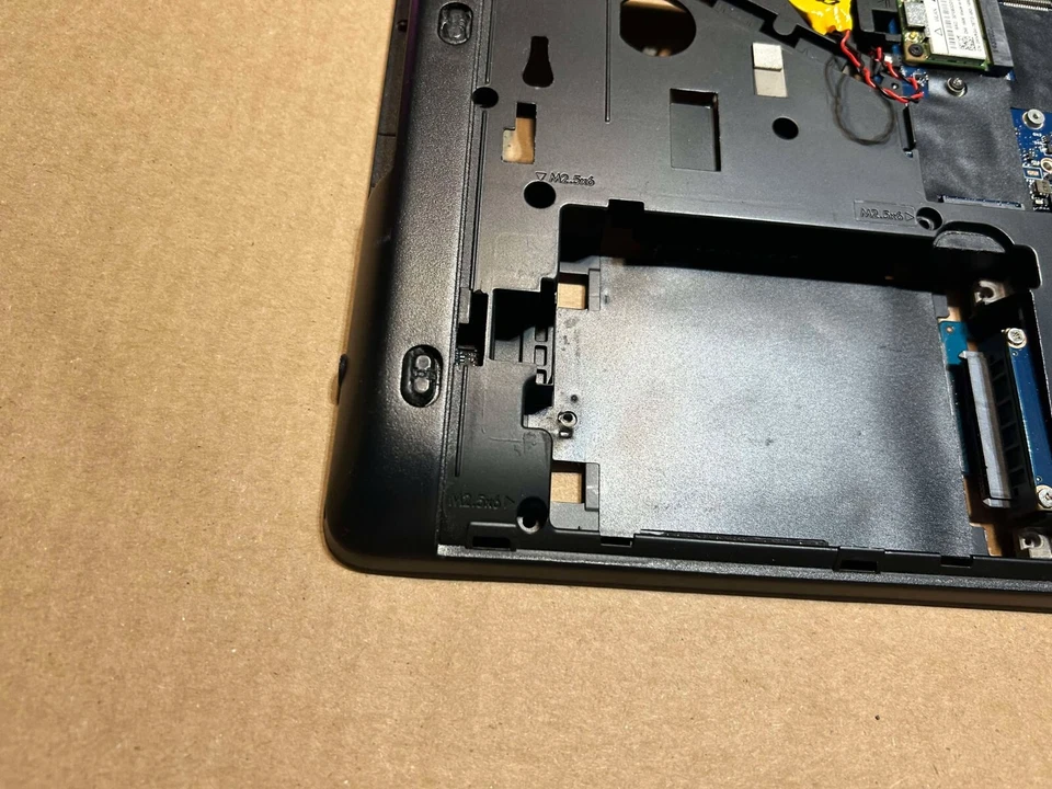 Estuche inferior original HP ZBook 17 G2 con placa base 733641-001 Foto 4 de 4