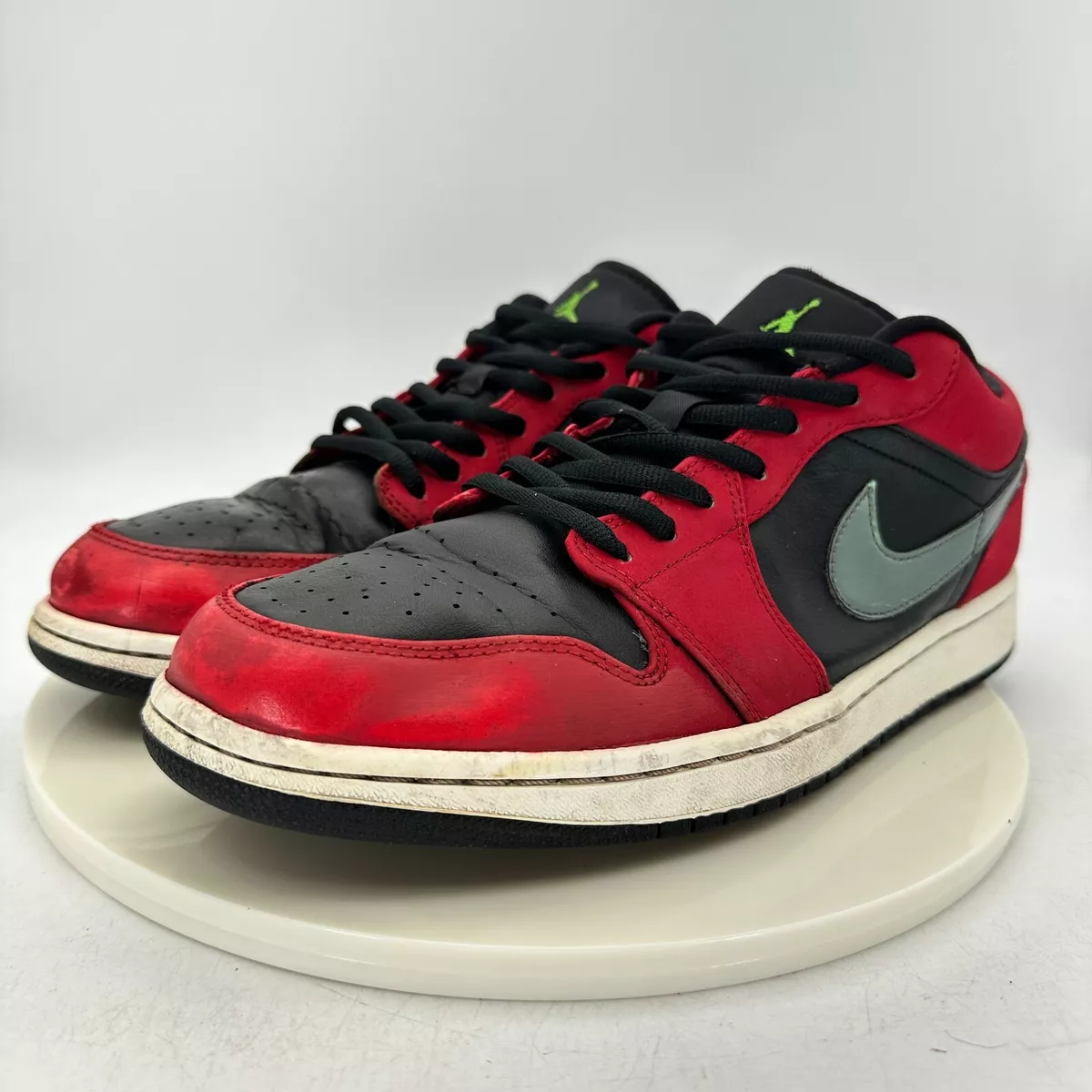 Jordan red shop and green