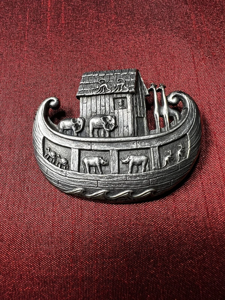 *RETIRADO* COLGANTE O PIN ARCA DE NOÉ PLATA ESTERLINA JAMES AVERY GRANDE 1 3/4"