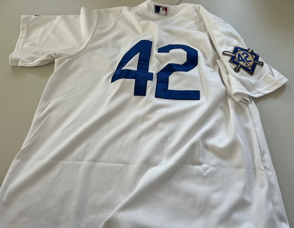 LA Dodgers Jersey Robinson Edition Stitched Throwback Breaking Barriers Patch M - Image 2 of 2