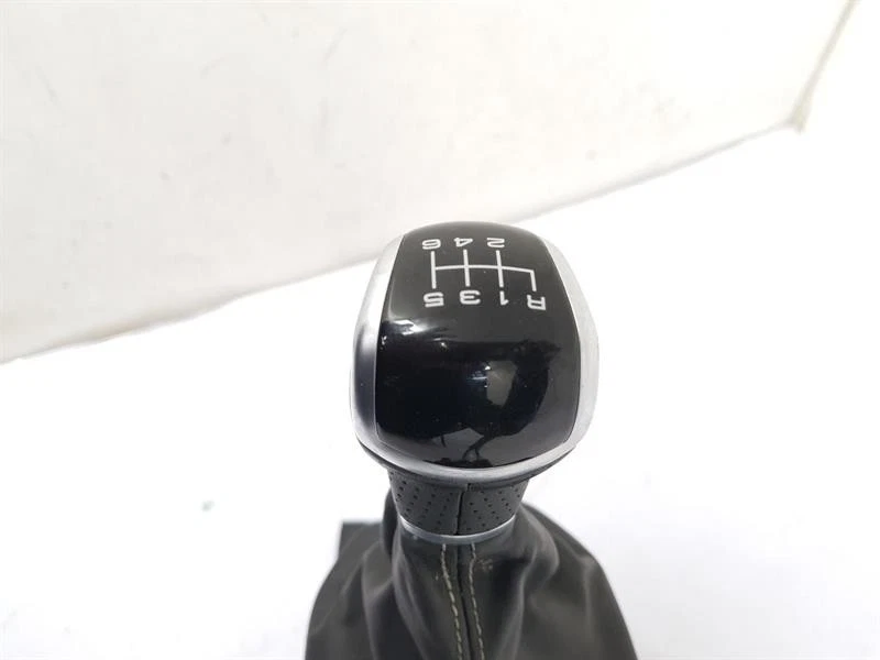 2018 ON MK2 AUDI A1 GEAR LEVER + KNOB, GAITER & CABLES MANUAL 5R3711049H  - Image 3 of 4