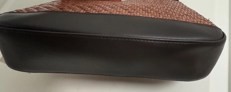 Bolso de mano vintage Liz Claiborne Baguette tejido de papel mimbre marrón cartera Y2K nuevo con etiquetas Foto 3 de 4