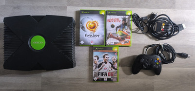 Xbox Classic inkl. Controller, Kabel und 3 Fußballspielen - Konsole funktioniert