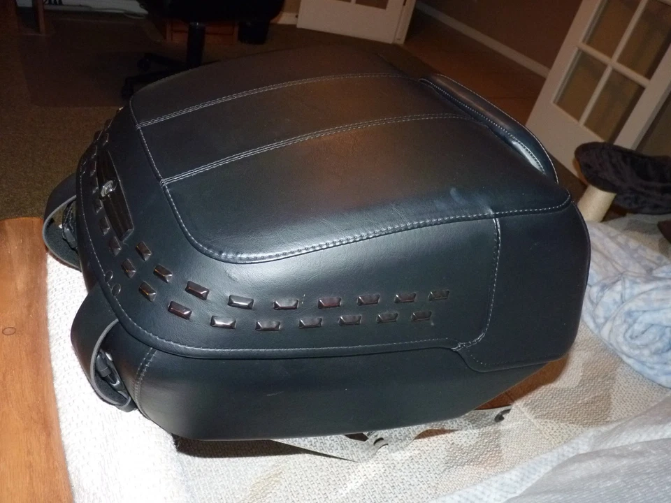 Harley Heritage Softail M8 Tour Pak 5398 2018-25 后皮革包装袋 — 第 4/4 张图片