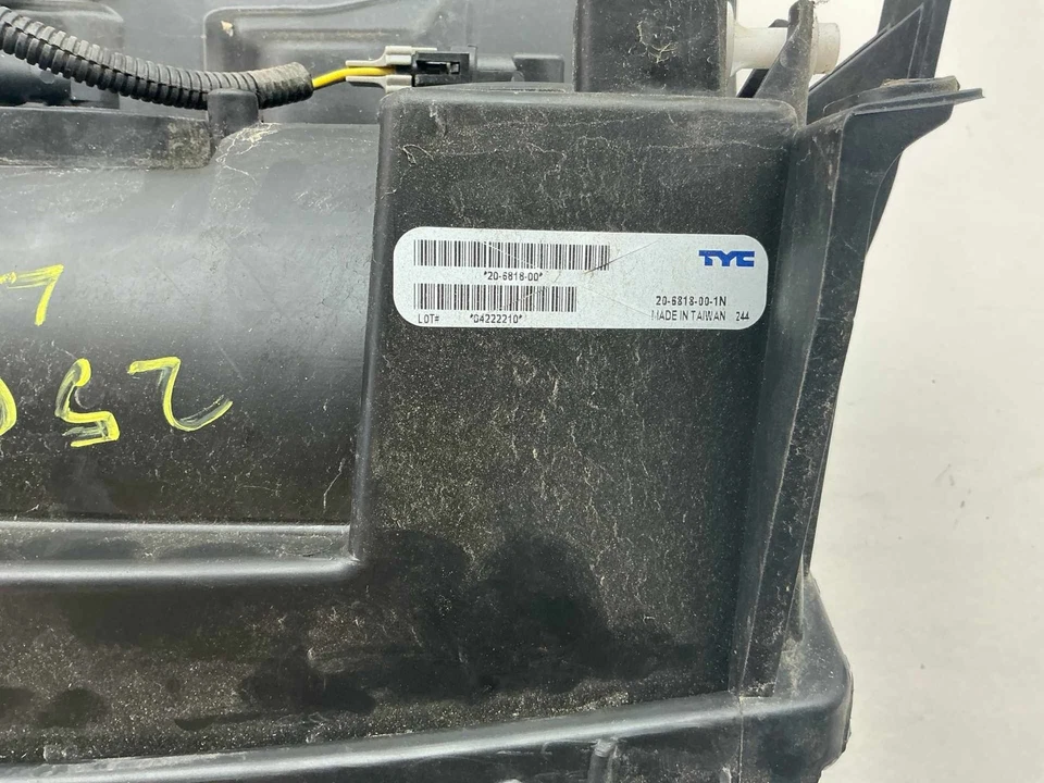 Headlamp Assembly CHEVY SILVERADO 3500 Left 07 08 09 10 11 12 13 14 Foto 2 de 4