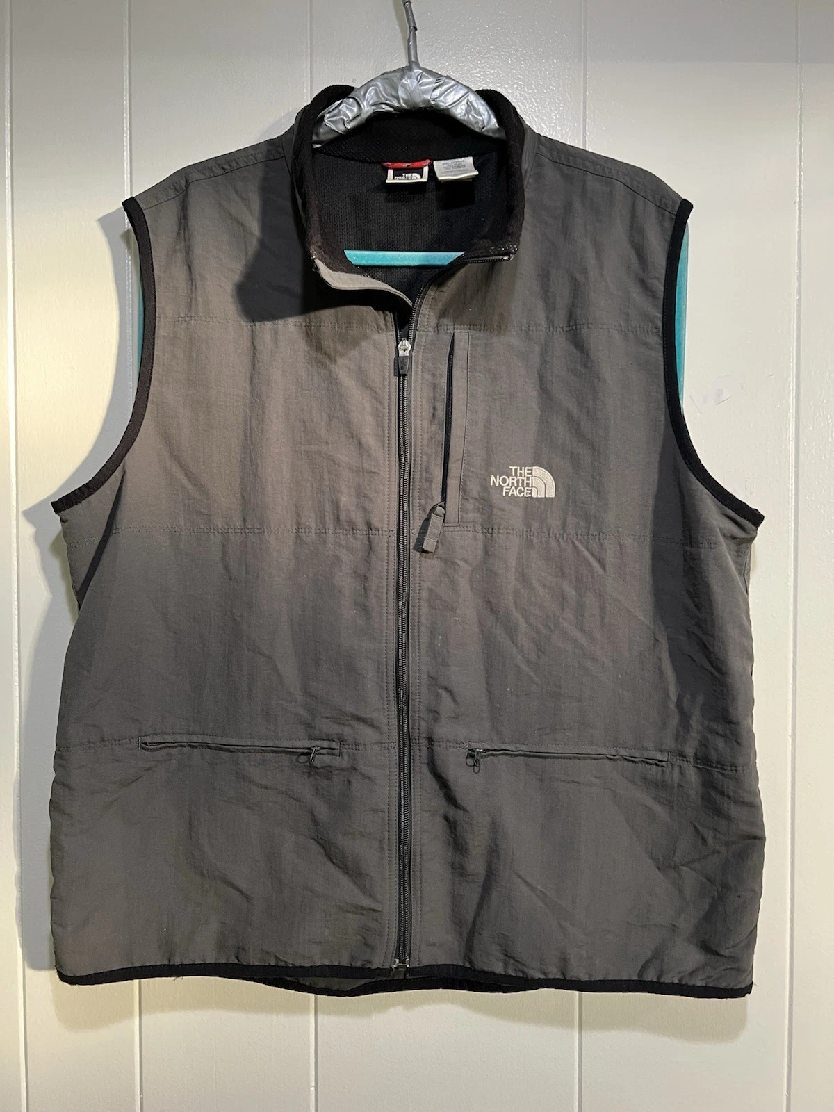 The North Face Men’s Gray Full-zip Nylon Front Pocket Vest Size Large