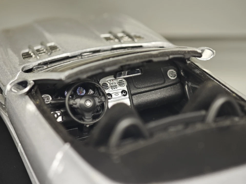 Mercedes-Benz McLaren SLR Roadster Minichamps 1/43 - Immagine 4 di 4