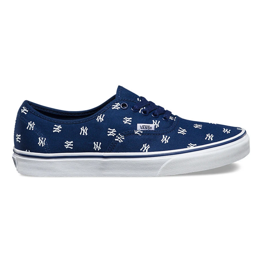 Ny yankees deals converse sneakers