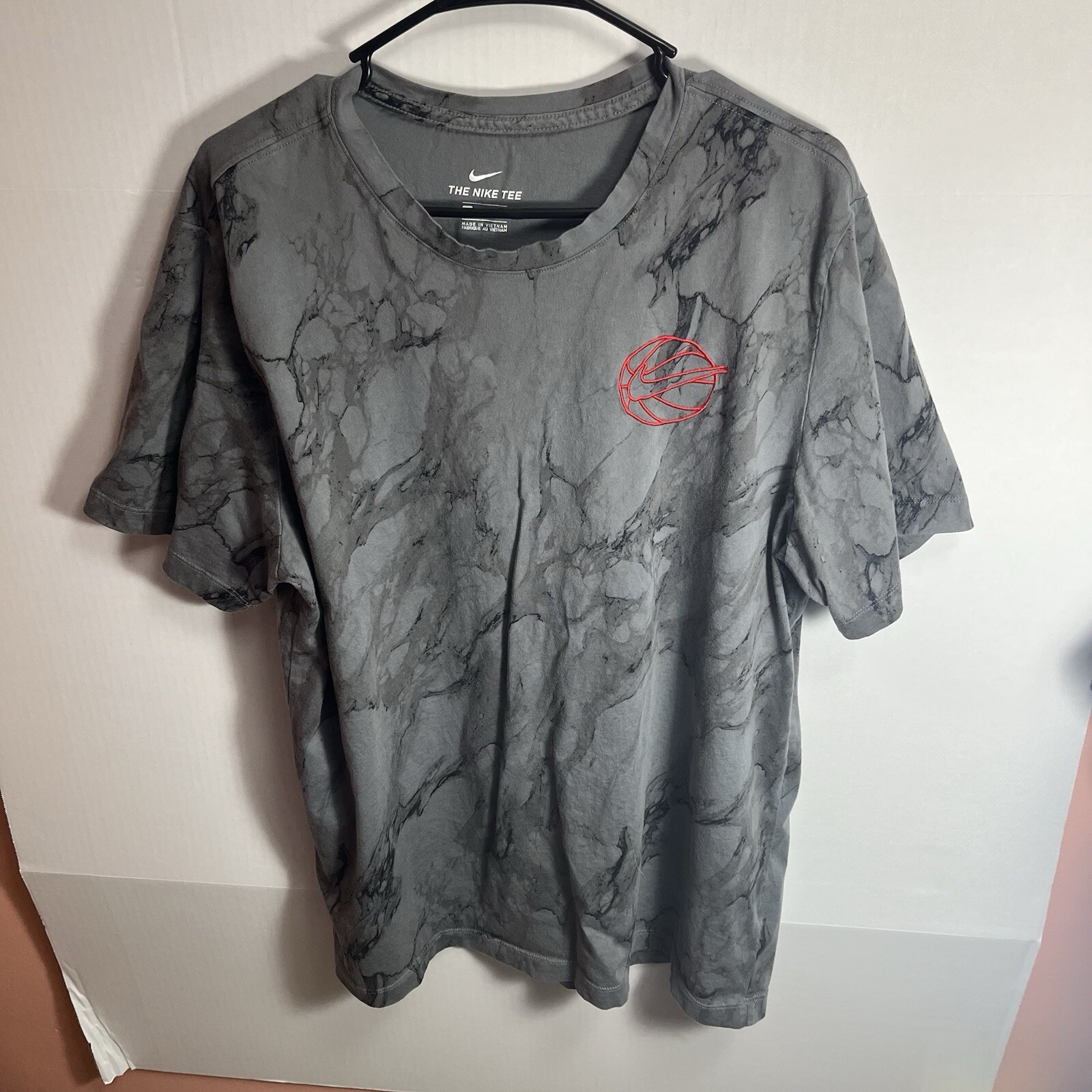 nike embroidered t shirt Men’s Xl