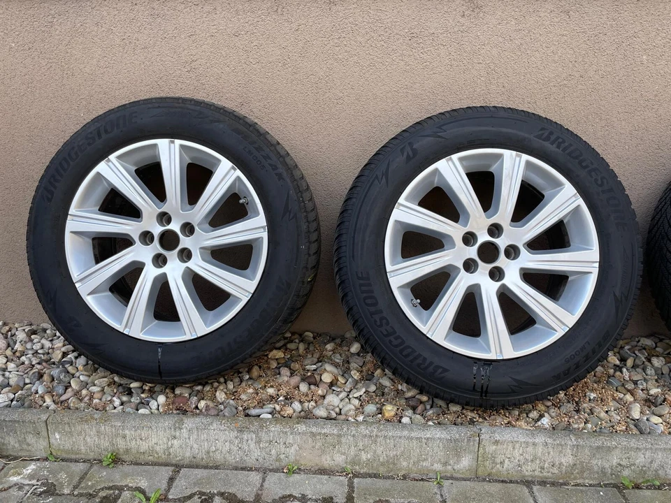 Original Jaguar Alufelgen E-Pace 8Jx18 ET45 – Winterreifen 235/60 R18 (4 Stück) - Bild 3 von 4