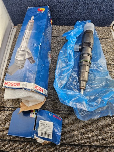 Bosch 0986435738: Common Rail Diesel Fuel Injector For Detroit Diesel 12.8L DD13