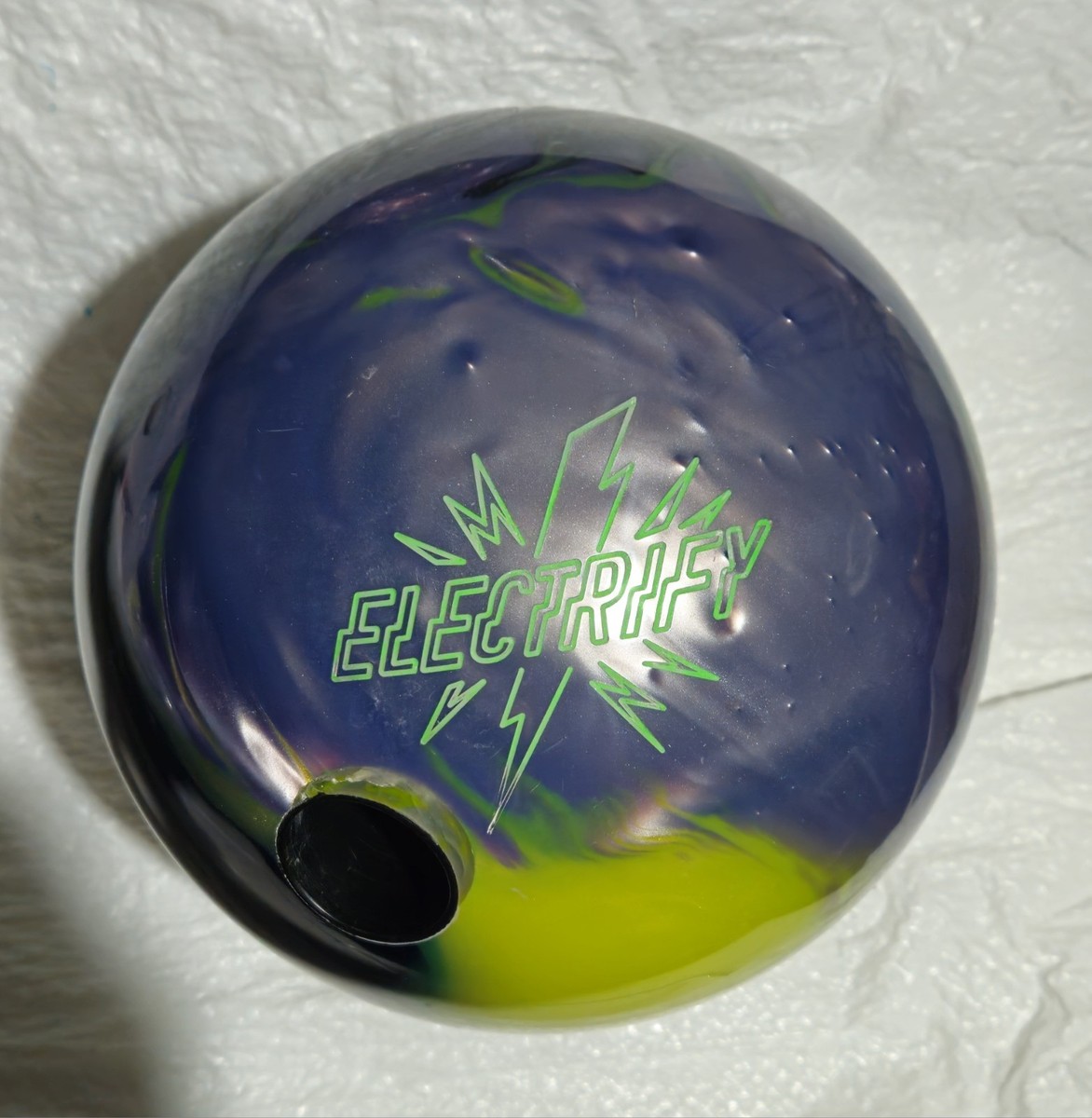 エレクトリファイB/S/Y 15ポンド Storm Electrify B-S-Y Bowling Ball - 123Bowl