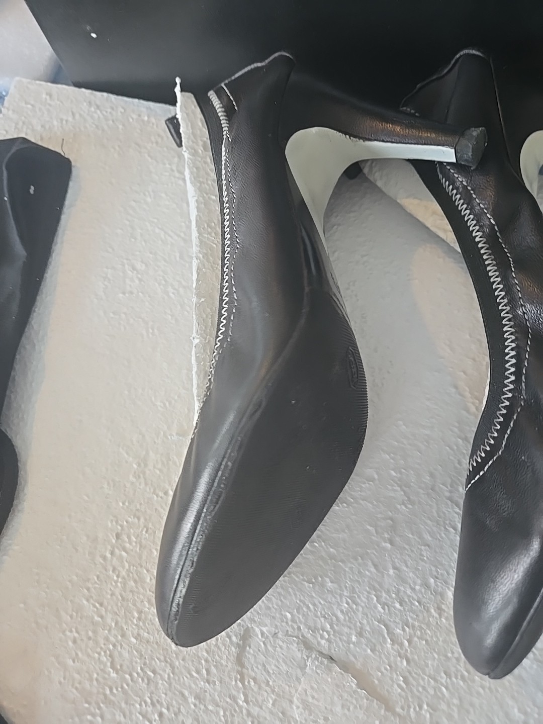 Authentic Chanel Leather Escarpin Cap Toe Pumps CC Logo Size 37.5 Black White thumbnail 9