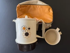 Regal Poly-Perk 2-4 Cup Travel Coffee Pot Electric Percolator w/2 Cups Nylon Bag