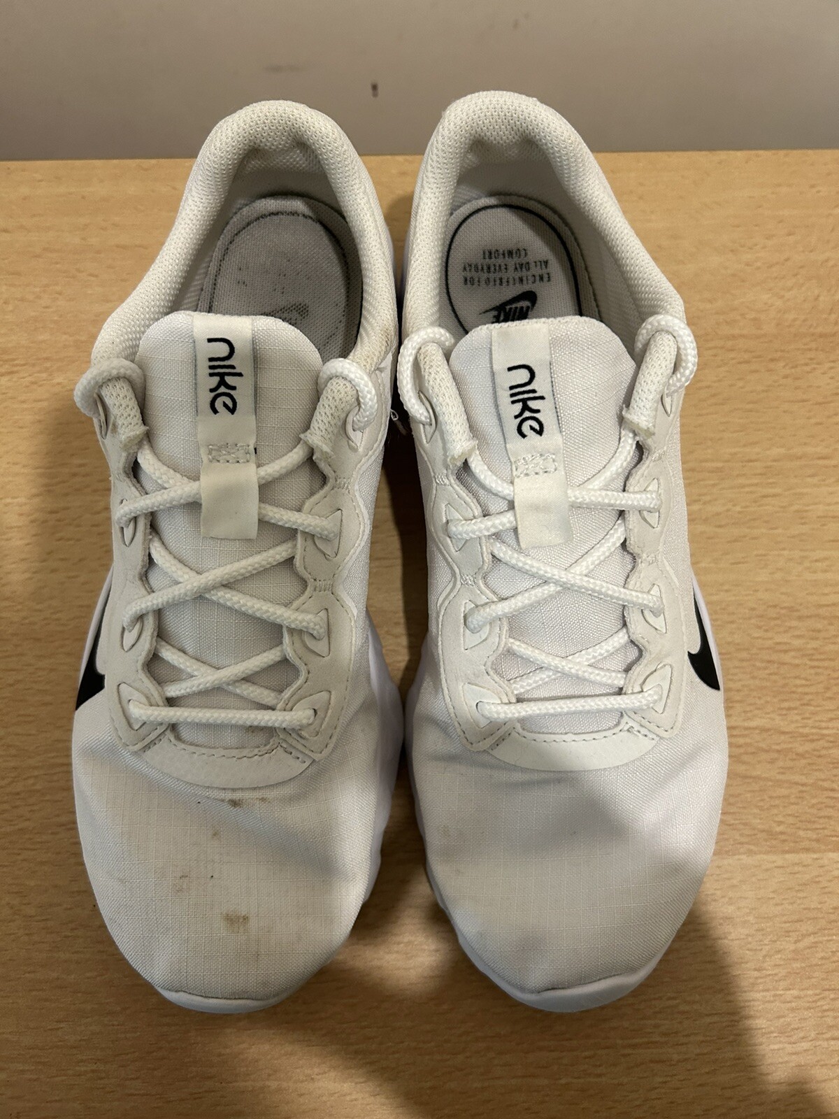 nike wmns explore strada