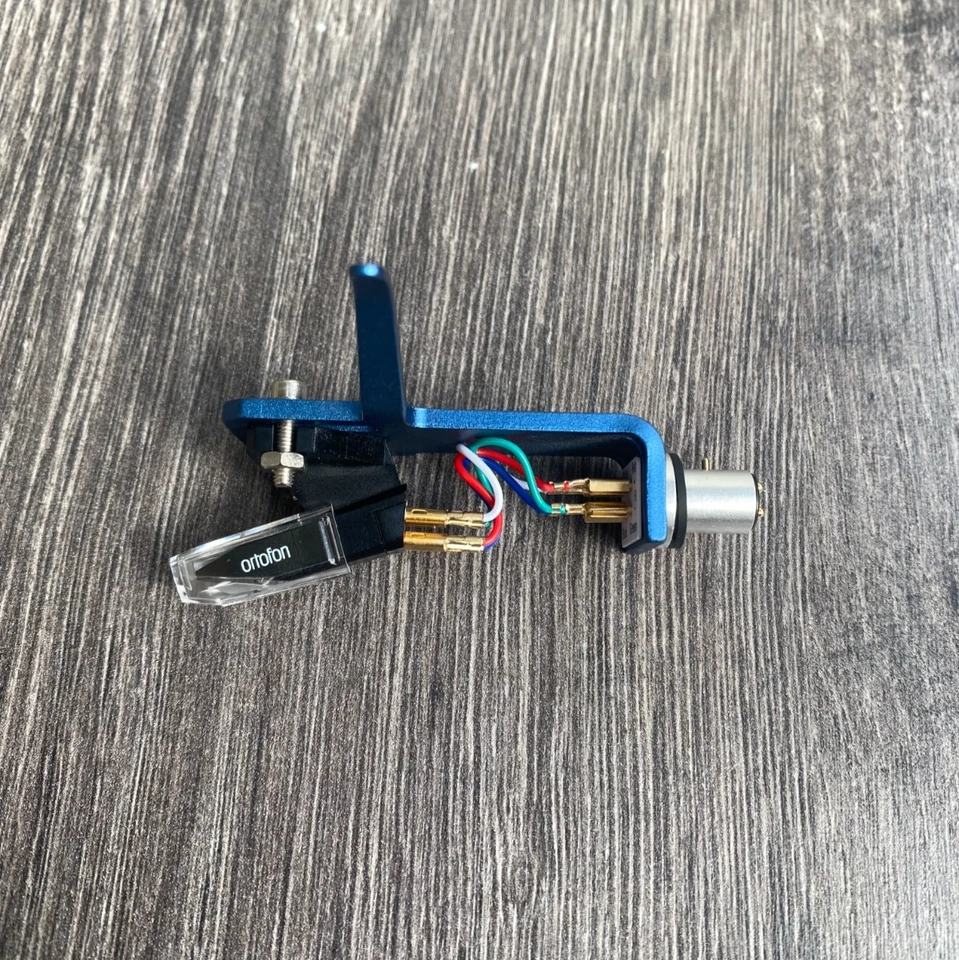 2 x Ortofon OM 5E Cartridge Stylus & Headshell in Blue + FREE GIFTS - Image 3 of 4