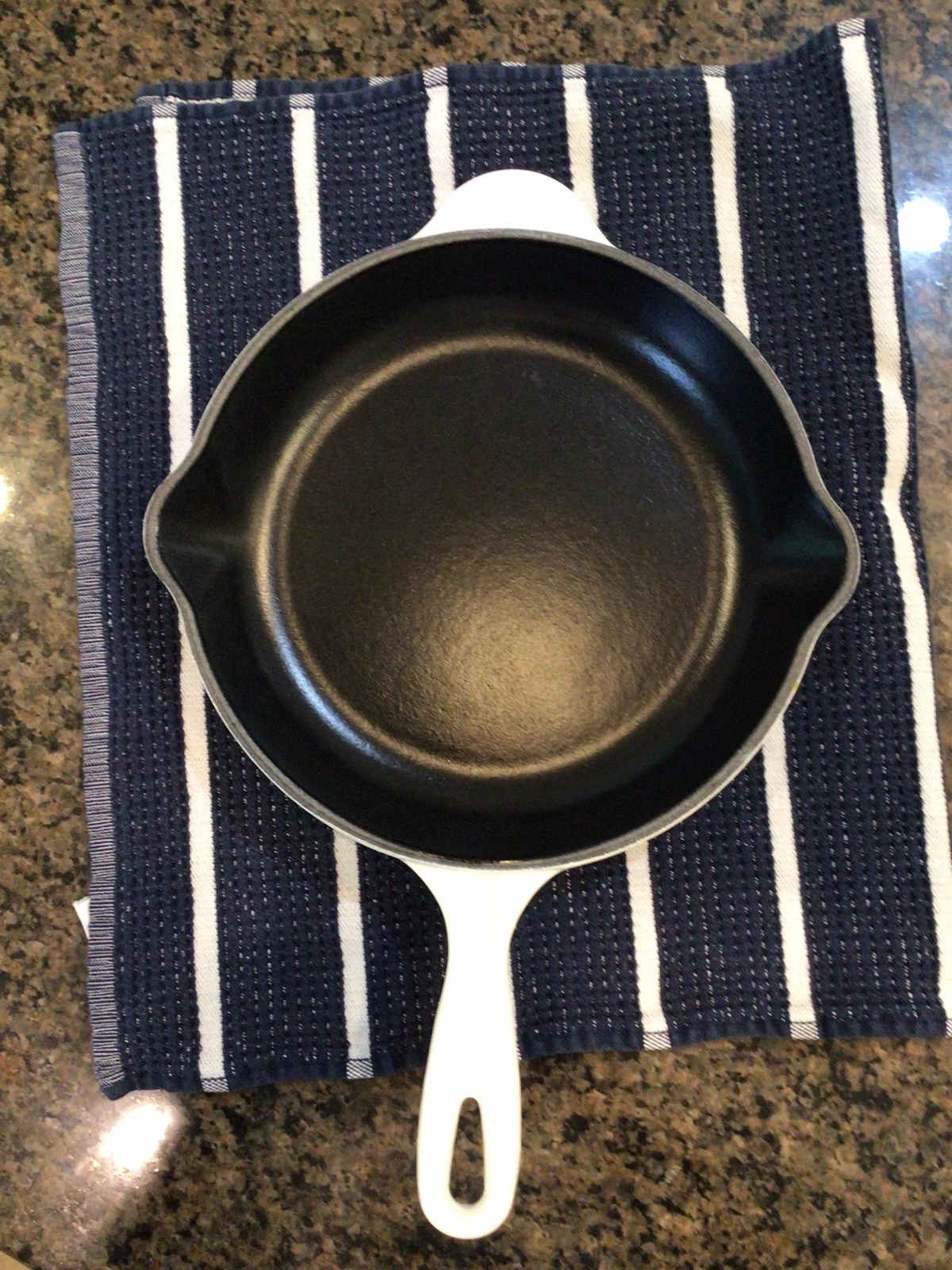 Le Creuset Traditional Round Skillet White 9 Inch Enamel Cast Iron
