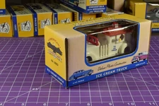NIB 1:43 Scale American Dimestore Ice Cream Truck white red