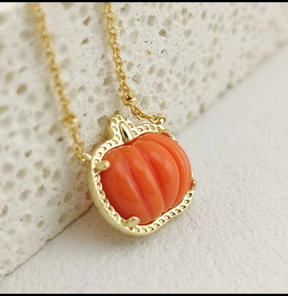 Collar Kendra Scott Corto Calabaza Colgante Tono Dorado En Naranja Madreperla Foto 4 de 4