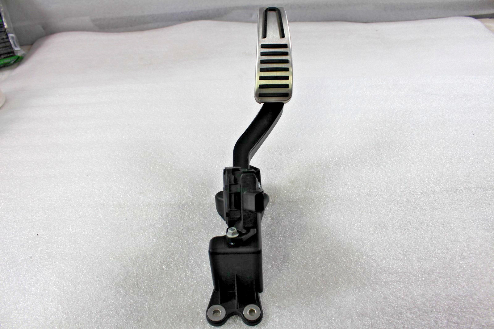 Maserati Ghibli, Levante, Accelerator Pedal, Used, P/N 670034346