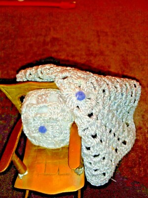 Set Crochet Throw/Cushions for 1:12 or 1:6 Scale Dollhouse Bed/Couch. NEW OOK