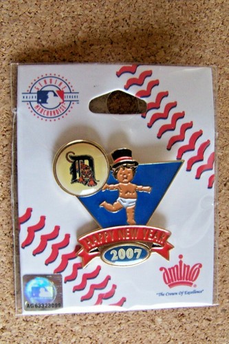 2007 Detroit Tigers Baby New Year's pin MLB - Picture 4 of 8