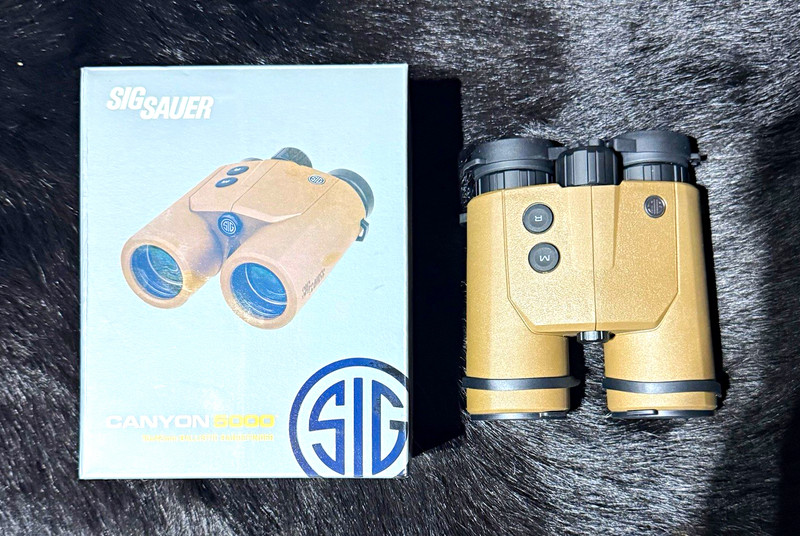 SIG SAUER Canyon 5000 10x42mm Binoculars Ballistic Rangefinder Bluetooth