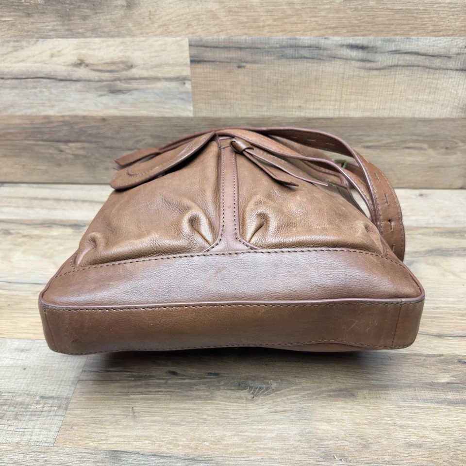 Bolso Bandolera C&C California Cuero Marrón Coñac Bolsillos 10"x10" Foto 3 de 4