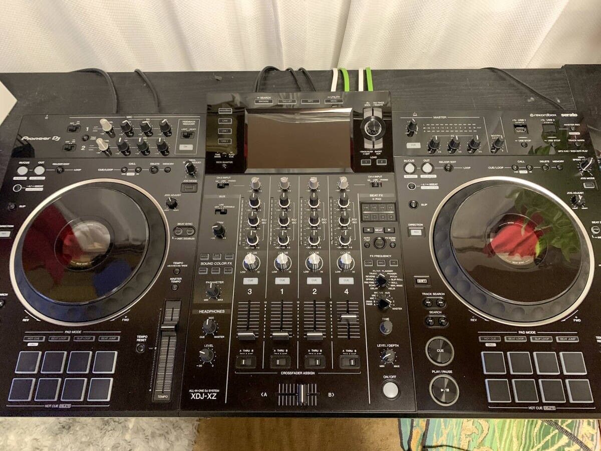 Pioneer DJ XDJ-XZ 4ch Professional All-in-One DJ System Pioneer DJ XDJ-XZ 4ch Professional All-in-One DJ System