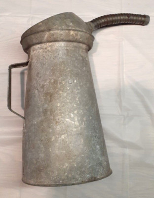 WI Barn Vintage? Galvanized Oil Can with Spout CLEAN Marked ''2 QT - LIQ'' Nice