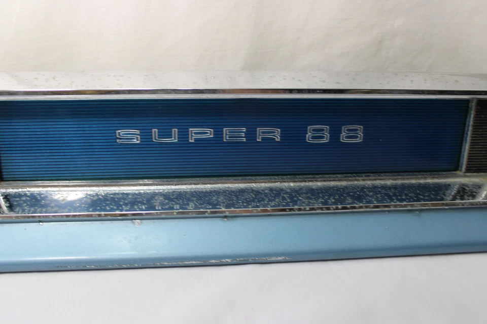 Oldsmobile Super 88 1964 tablero bisel ajuste velocímetro combustible/luces de advertencia/emblema Foto 4 de 4