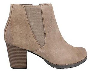 clarks pause camelia