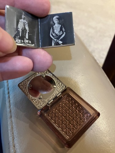VTG 1" Royals - RARE The KING Miniature Accordion pictures Book Metal Hinged - Picture 11 of 13