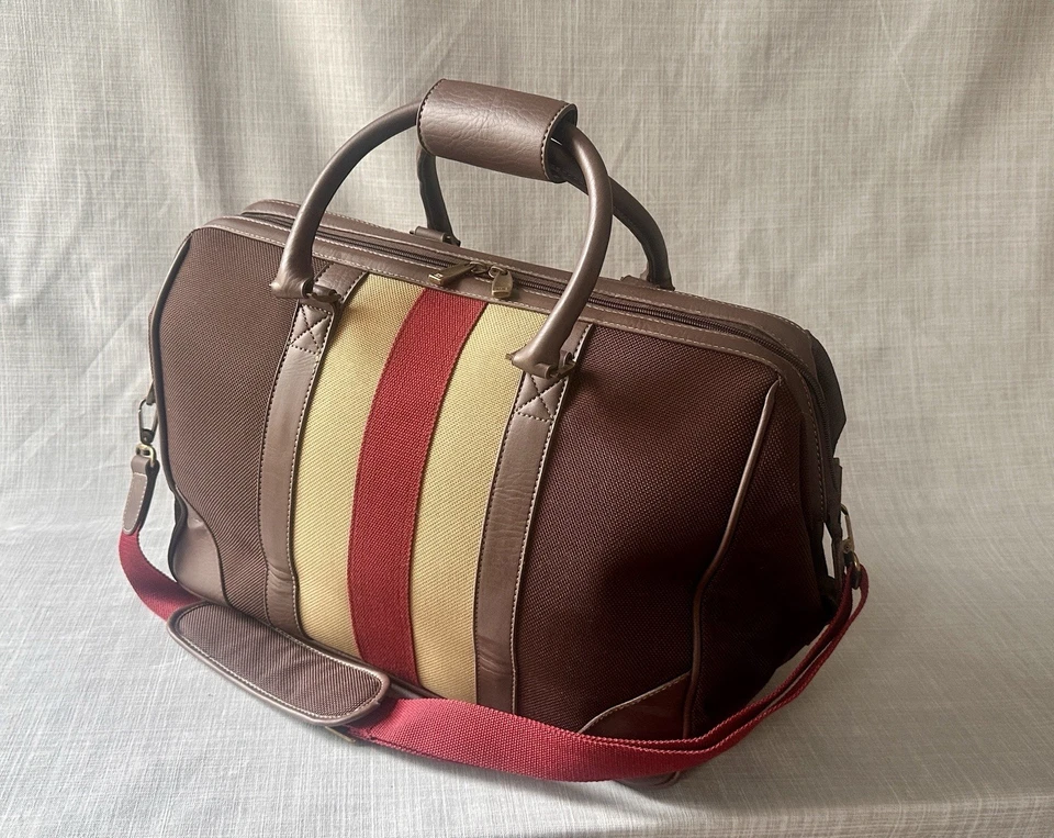 Tommy Hilfiger 复古 Colorblock Weekender 行李袋 带肩带 — 第 2/4 张图片