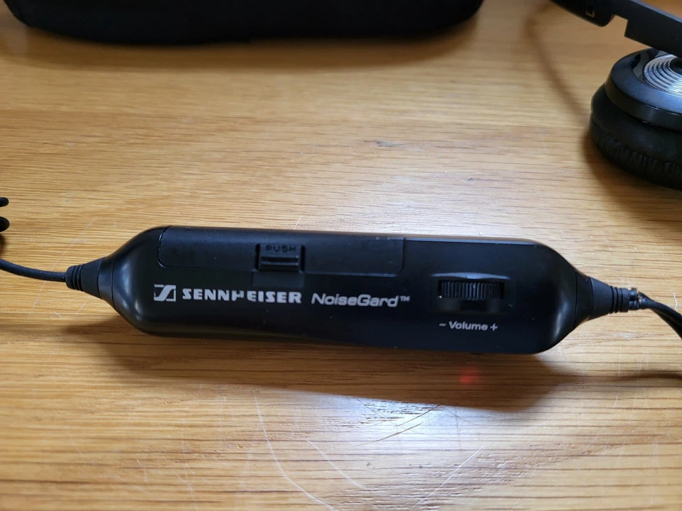 Sennheiser PXC 250 - II Noisegard Foldable Headphones with Pouch - New Pads -, photo 3 of 5