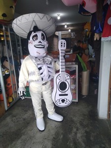 Ernesto de la cruz kostuem