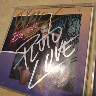 SIGNED Miley Cyrus - Bangerz autograph CD Future