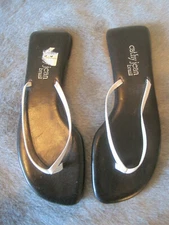 CATHY JEAN WHITE FLIP FLOP SANDALS 9 NEW