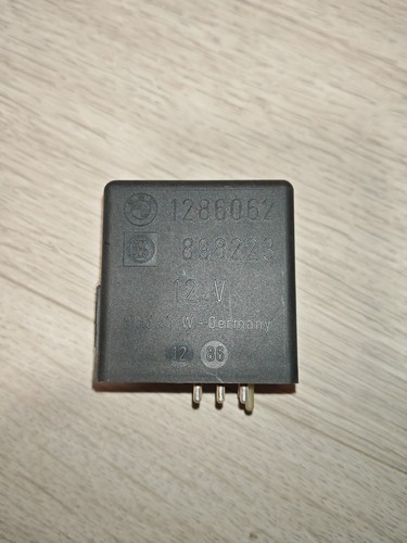 BMW E30 318 Relais Steuergerät Kraftstoffpumpe Umschaltrelais 1286062