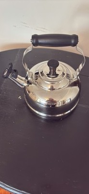 Le Creuset Stainless Steel 1.7 qt Tea Kettle Whistling Spout N21029 NICE