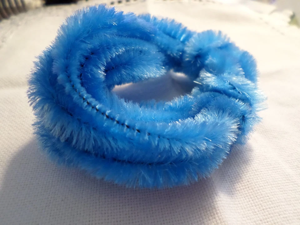 DE COLECCIÓN, NUEVO WIRE BUMP CHENILLE, AZUL, BOLAS DE 3 YARDAS, 108" Foto 2 de 4