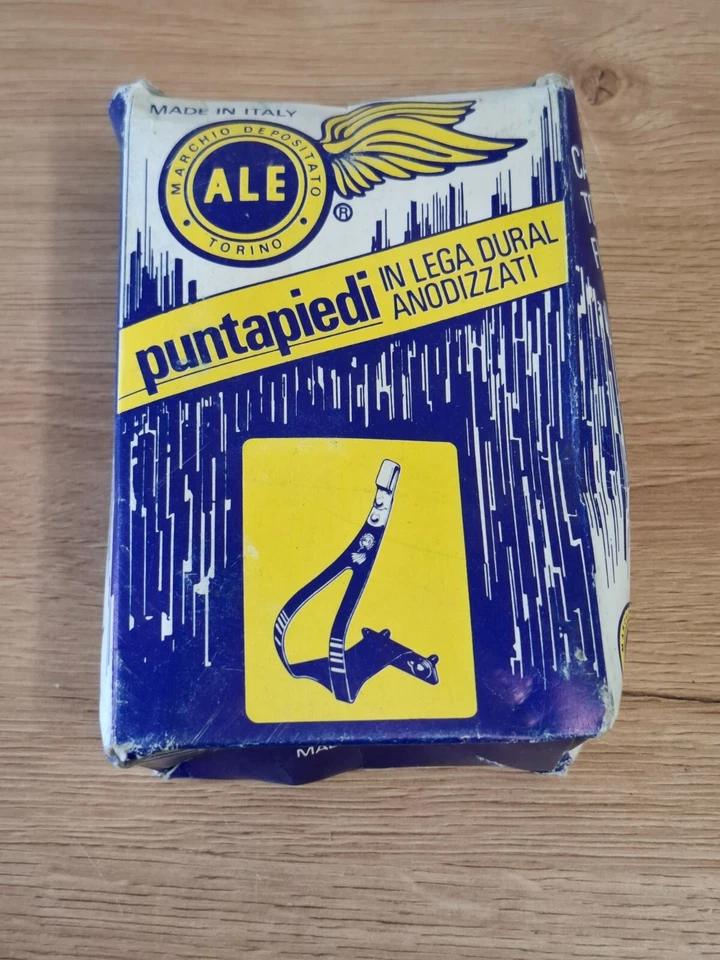 Retro Bicycle Parts NIB NOS Ale Puntapiedi Medium Toe Clips 97 L.D. Red 26g - Image 2 of 4