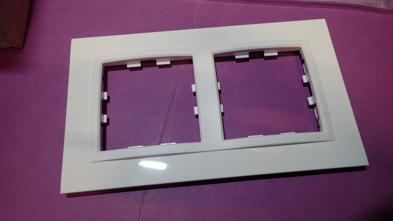 Plaque Epure DOUBLE BLANC NEVE Hager Kallysta au design épuré pour finitions élégantes