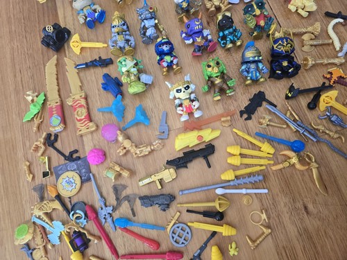 Treasure X Large Mixed Figure Lot with Weapons & Accessories - Foto 8 di 9