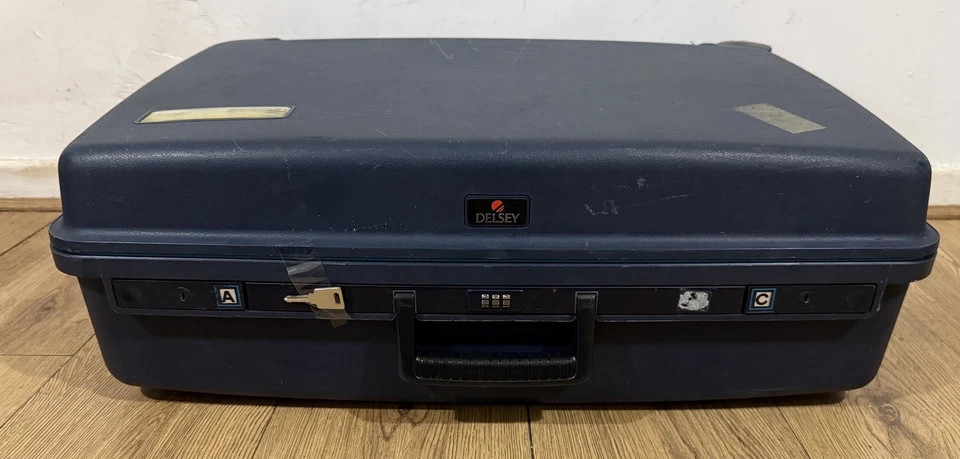 Large Blue Deisey HardShell Suitcase 2 Wheels Combination With Key 65 x 50 x 21  - Image 2 of 4