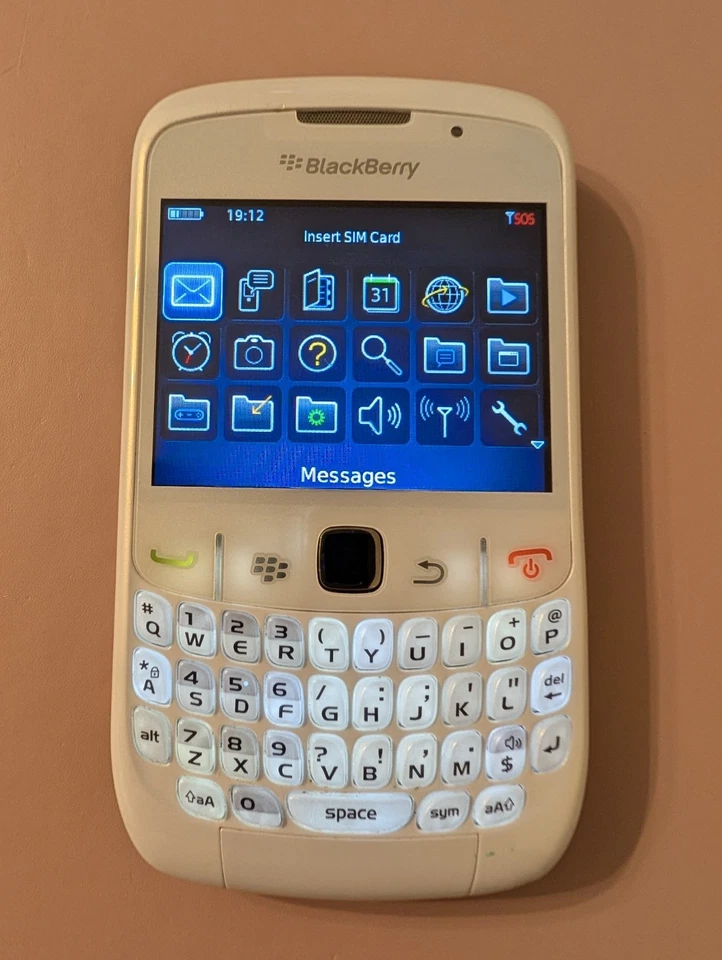 BlackBerry Curve 8520 - Unlocked - White Smartphone WORKING - Image 3 of 4