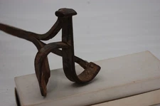 ANTIQUE BRANDING IRON, SOUTH DAKOTA LOOKS LIKE   hj  H J