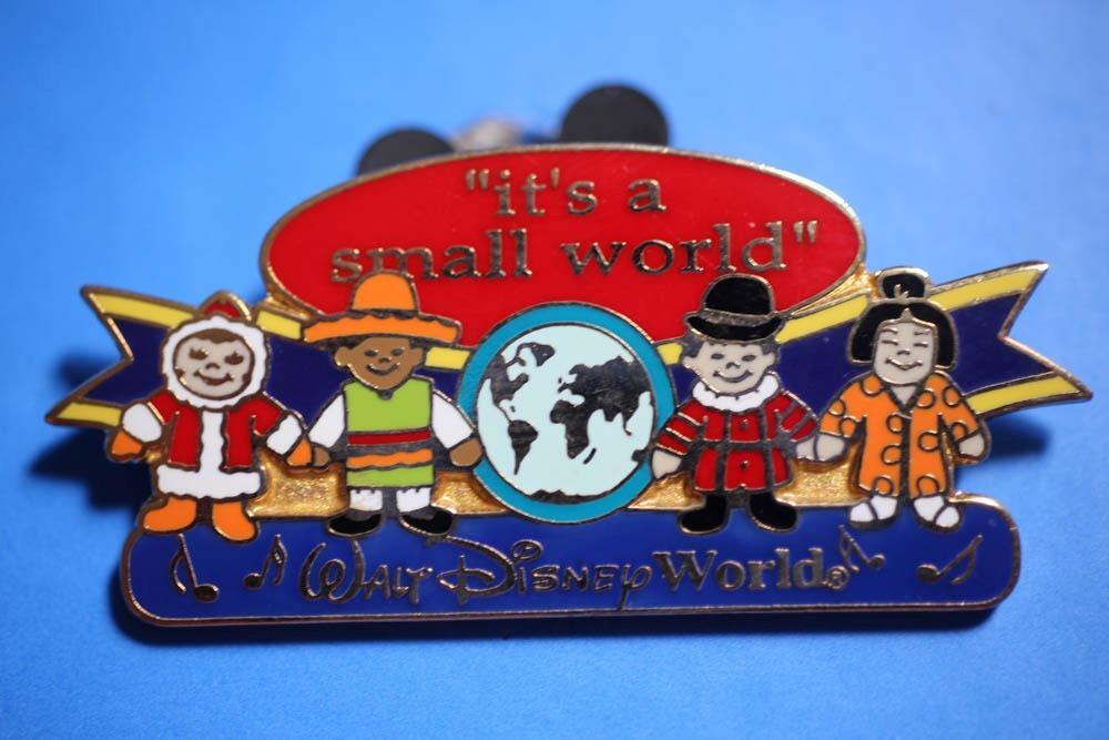 DISNEY WDW 2000 IT’S A SMALL WORLD WITH FOUR CHILDREN & PLANET EARTH GLOBE PIN