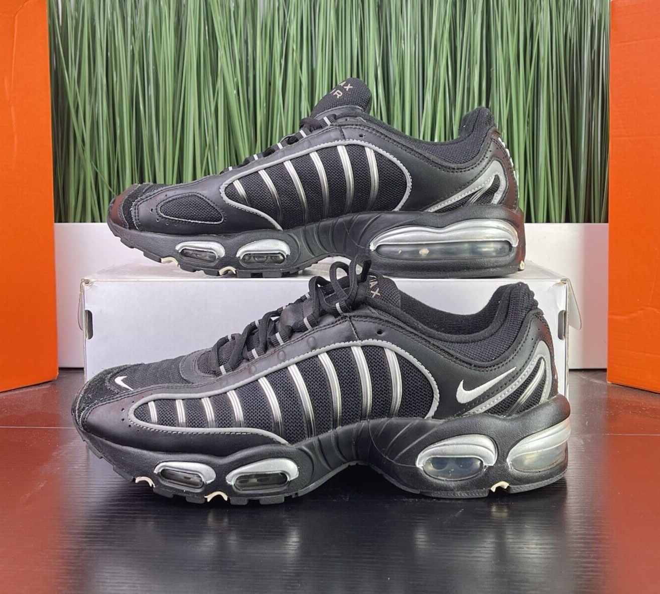 nike tailwind black silver