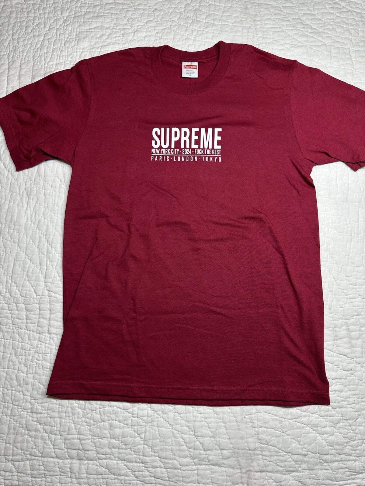 Tee shirt rouge suprême Paris / Neuf petit